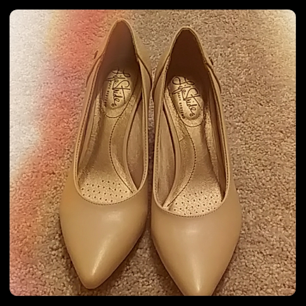 Light beige/nude heel 6.5M